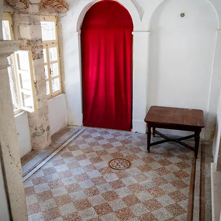 לינה וארוחת בוקר Laurentius Heritage Luxury Diocletian Palace 3*