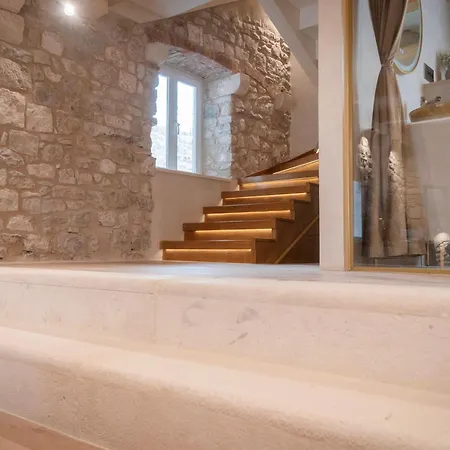 Laurentius Heritage Luxury Diocletian Palace Bed & Breakfast 4*